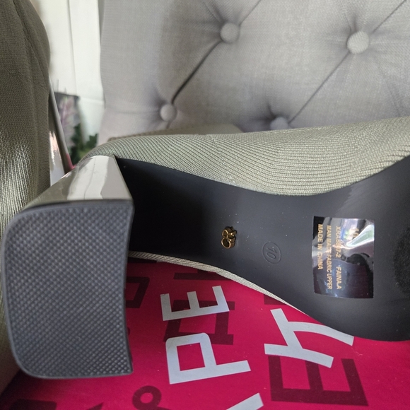 NEW Cape Robbin Pointed Toe Booties Green with Heels ~Size 10 - Picture 3 of 5